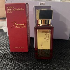 Baccarat
Rouge 540
Extrait de parfum 1.2 fl oz